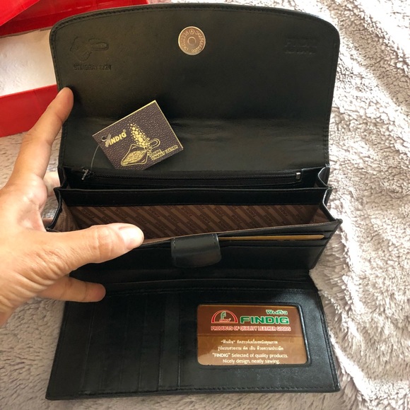 Genuine Leather Stingray Wallet - Picture 4 of 6